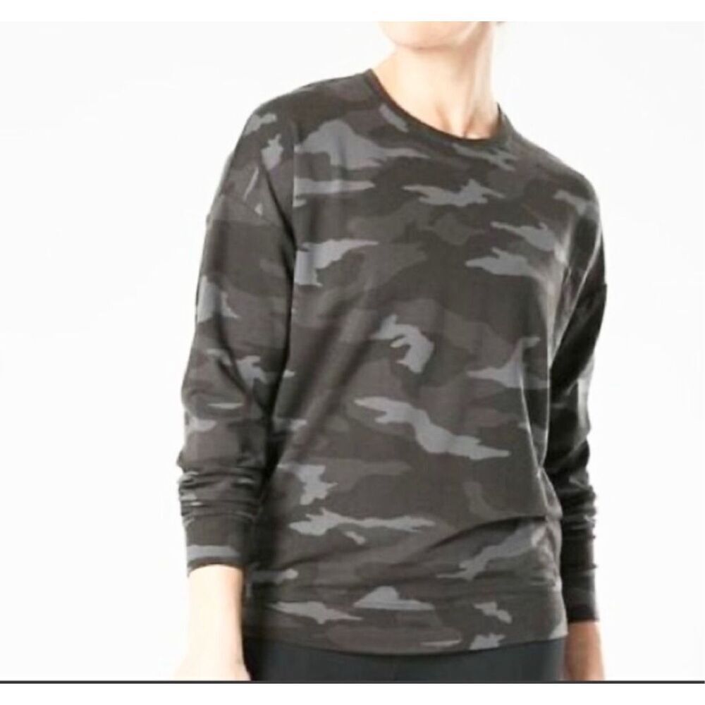 Tiana B. Camo Crew Sweatshirt size medium
